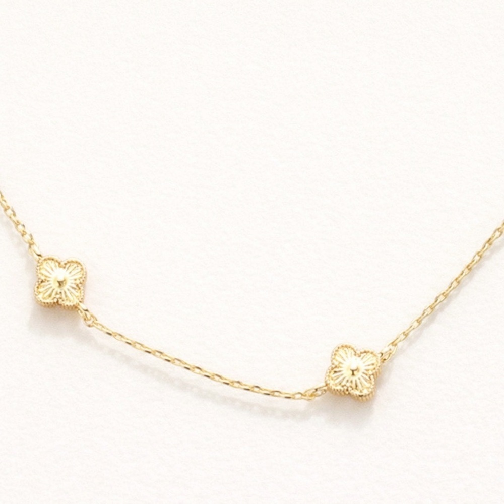 Mini Gold Clover Necklace (7100) - Picture 2 of 6